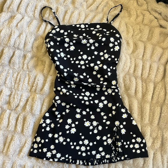 Princess Polly Dresses & Skirts - Princess Polly Black Daisy Pattern Mini Dress